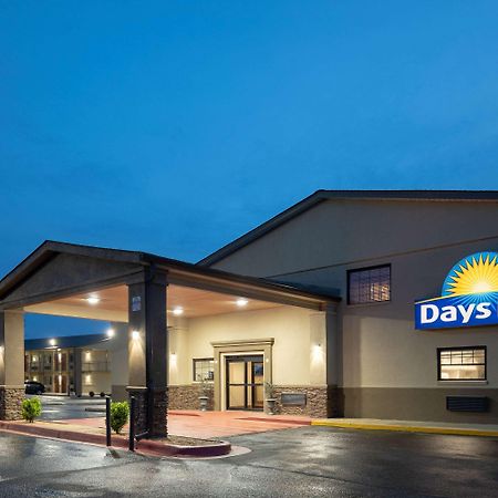 Days Inn & Suites By Wyndham Athens Bagian luar foto